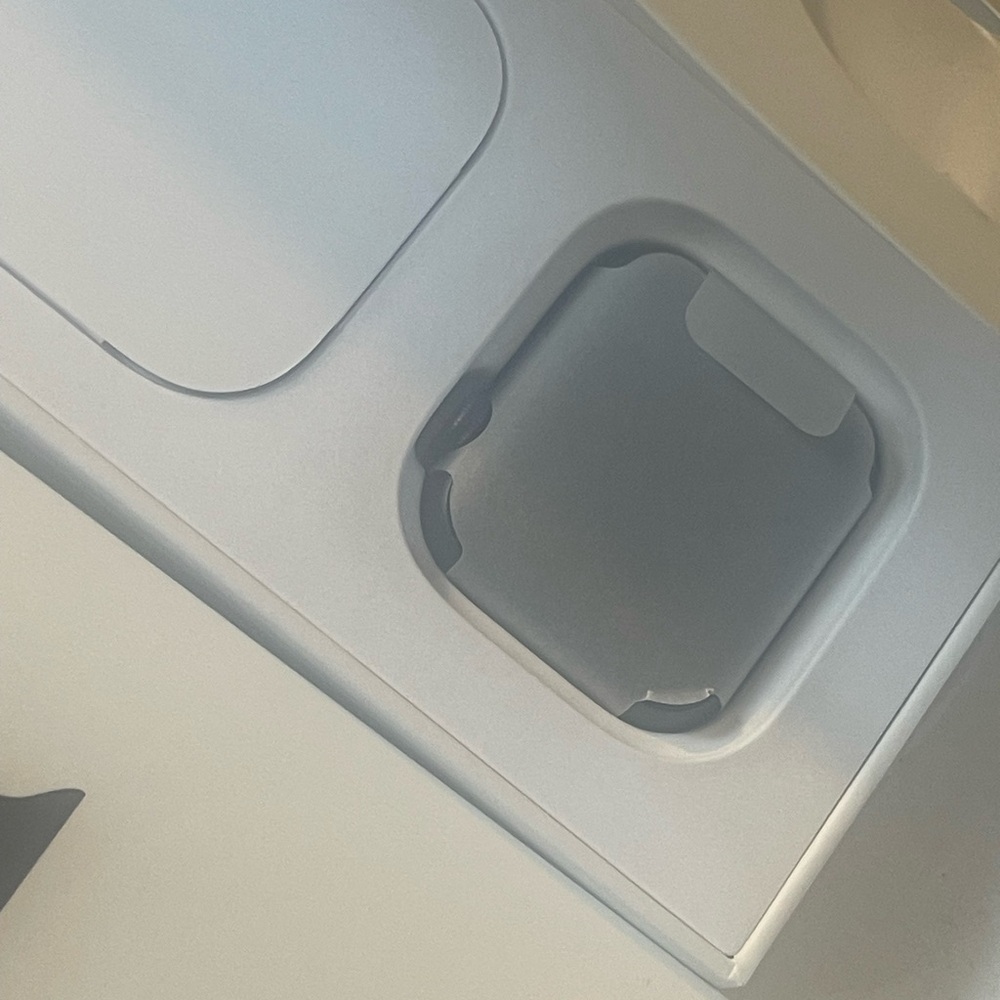 Brand new apple SE 40 MM - Picture 5 of 8